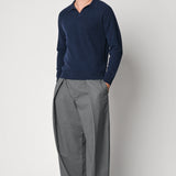 Polo scollo a V rasato in lana e cashmere fin.12