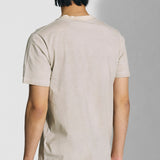 T-shirt con taschino tintura invecchiata beige